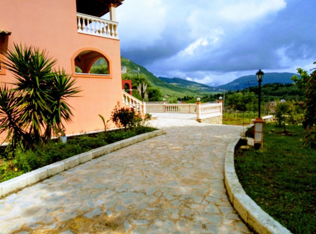 Villa Silvia Ágios Matthaíos 外观 照片